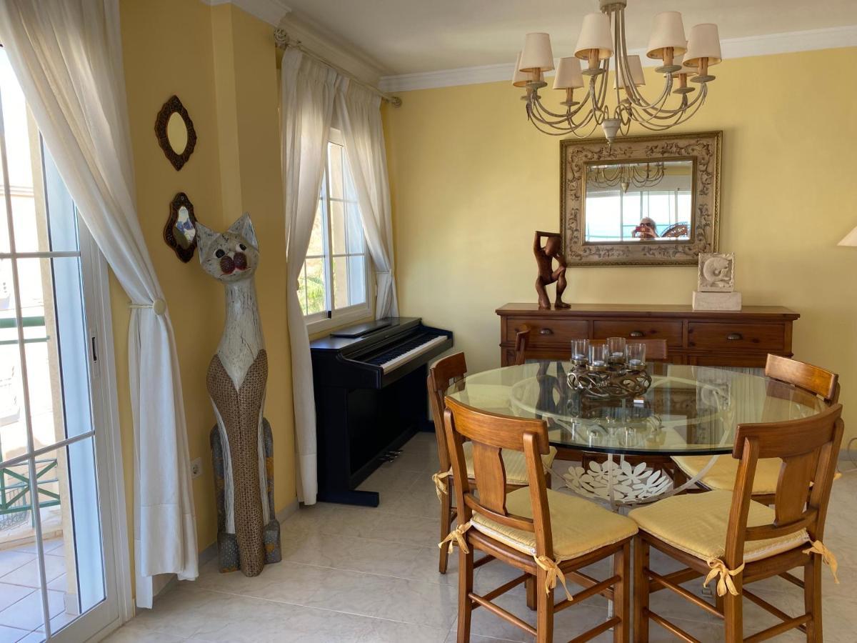 Costa Beachfront Apartament
